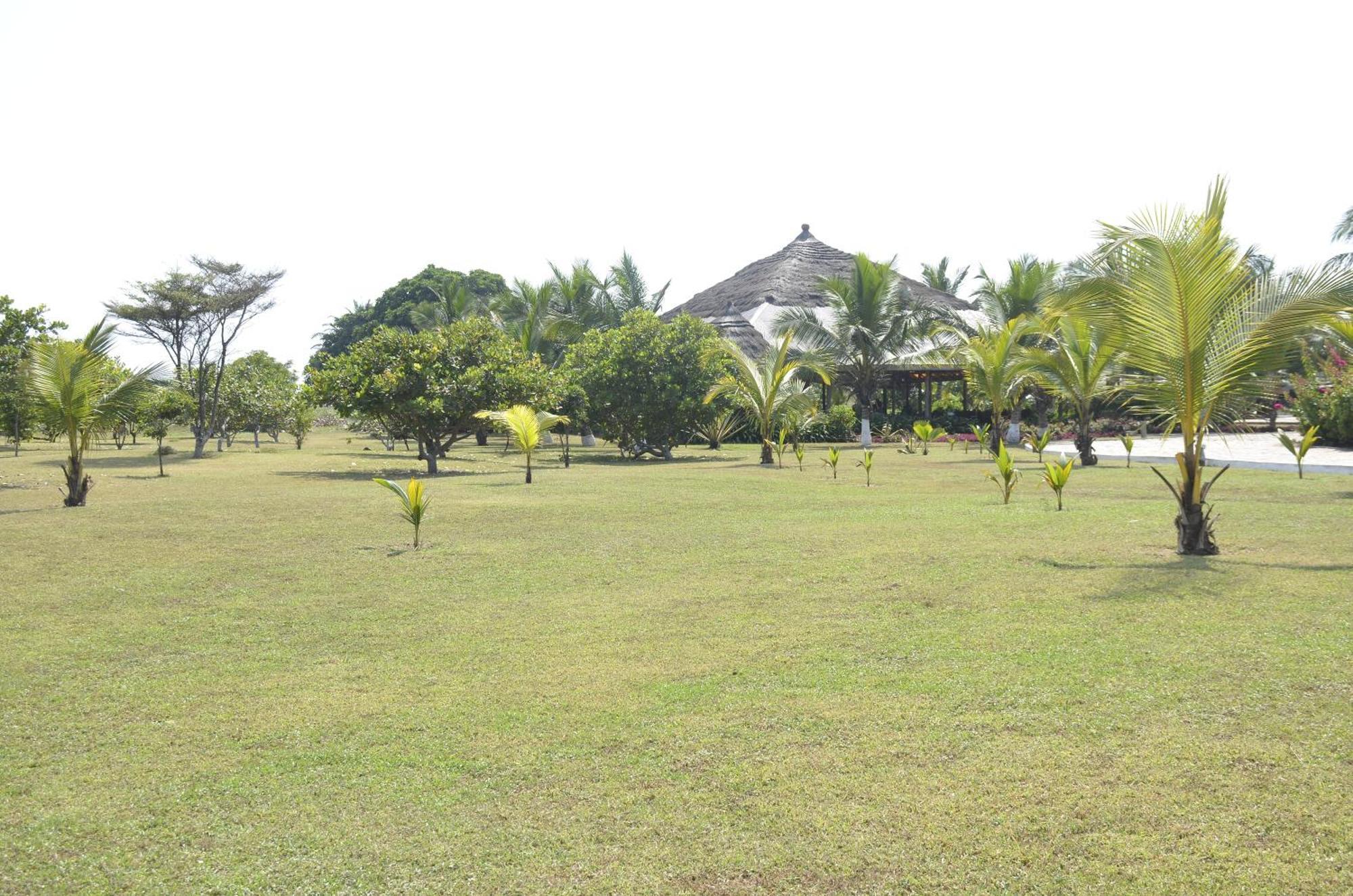 Bojo Beach Resort Botianaw Bagian luar foto